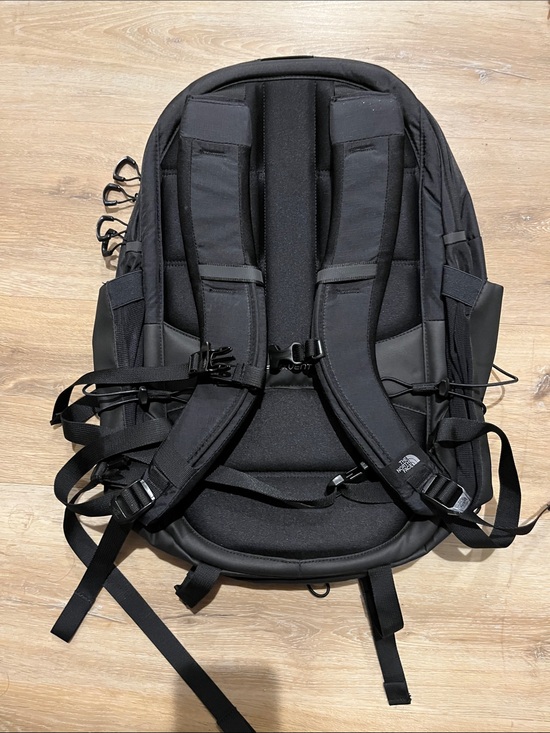 north face black and rose gold backpack The Women's Solid State Laptop Backpack, Black/Rose Whether youre commuting in the city or exploring the great outdoors The North Face Isabella 3.0